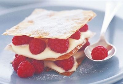 Mille-feuille with almonds and raspberries