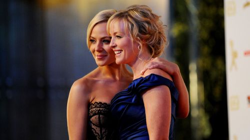 Rebecca Gibney and Jessica Marais in 2010. (AAP)