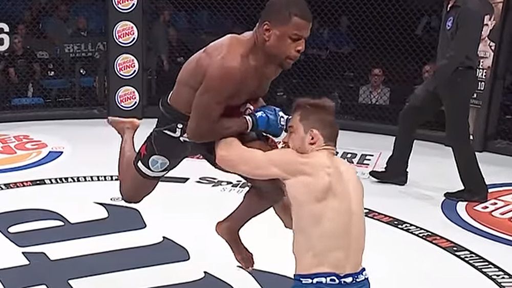 MMA fighter Tywan Claxton nails flying knee knockout on debut at Bellator 186