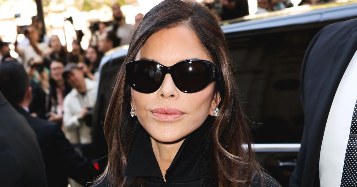 Lauren Sanchez brings $8800 Balenciaga coffee cup bag to the fashion house's show at Paris Couture Week 2025 - 9Style