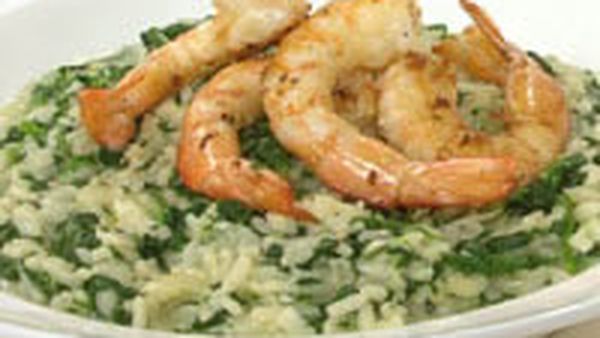 Spinach risotto with prawns