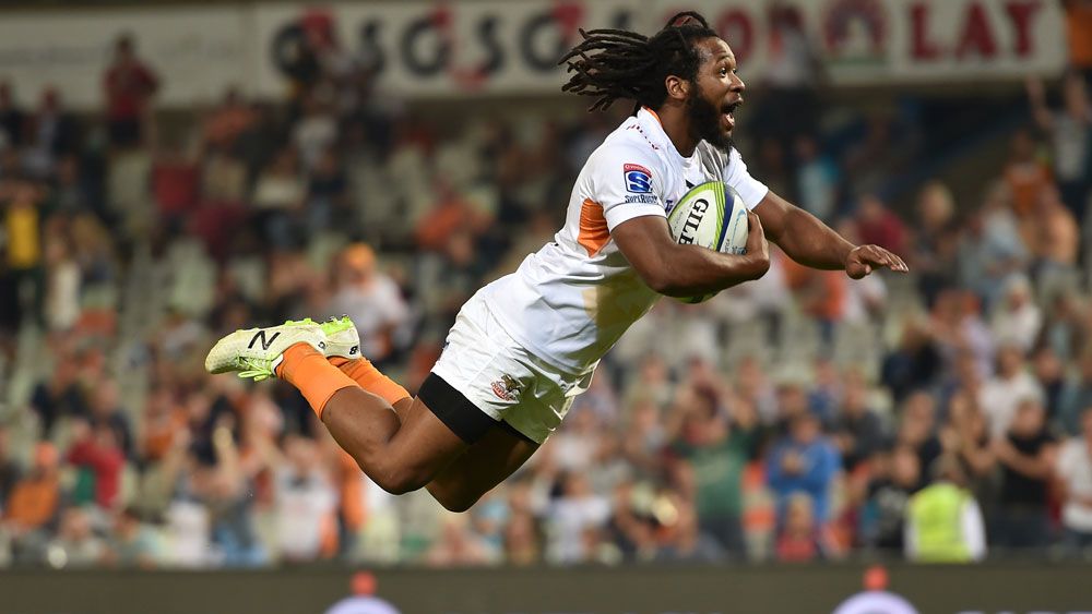Sergeal Petersen dives over for a Cheetahs' try. (Getty) 