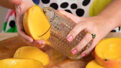 Jane de Graaff demonstrates the really useful mango peeling hack