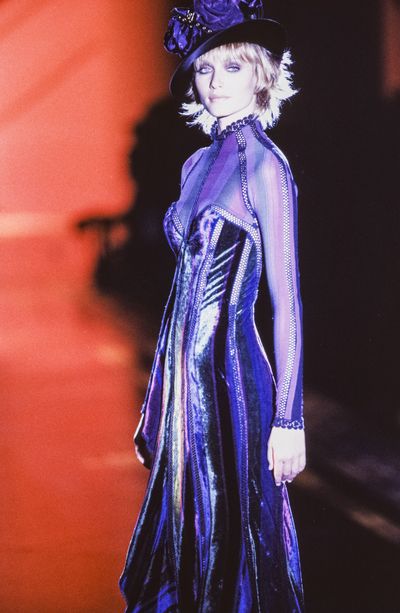 <strong>Amber Valletta</strong> walks the runway at the Gianni Versace autumn/winter 1993-1994 in July, 1993.