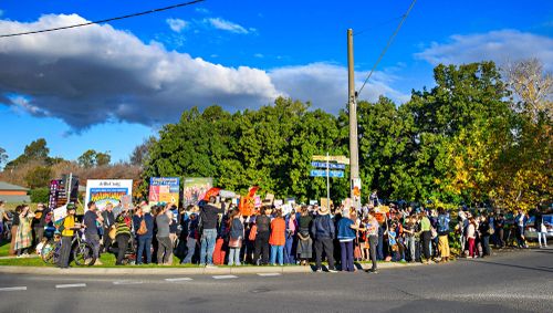 Fotografa la manifestazione anti-Macca a Castlemaine