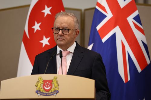 O primeiro-ministro Anthony Albanese e o primeiro-ministro de Cingapura, Lawrence Wong, durante uma coletiva de imprensa conjunta em Istana Villa, em Cingapura, em 10 de abril de 2026. fedpol Foto: Dominic Lorrimer