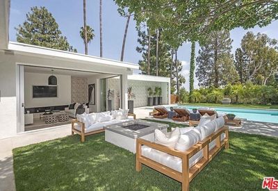 Cindy Crawford Sells Mid-Century Beverly Hills, California, House