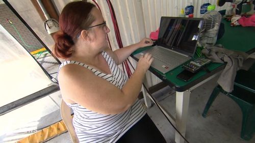 A Queensland mum has been scammed out of hundreds of dollars after falling victim to online scammers taking advantage of the challenging rental market.
