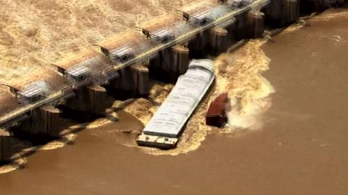 190524 Oklahoma barges dam crash Arkansas River weather news USA World