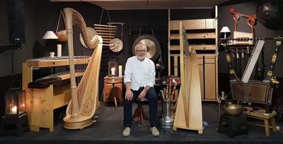 1. Luc Vanlaere Harpist - Mini Harp Museum