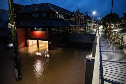 Resources on standby, Levee predicted to hold in Lismore – Robert