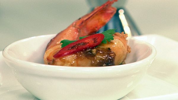 Fried tamarind prawns with cucumber