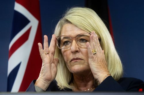 A Ministra da Saúde de Nova Gales do Sul, Ministra da Polícia, Yasmin Catley, durante uma conferência de imprensa para comentar a resposta do governo ao Relatório da Cúpula sobre Drogas, em Sydney, terça-feira, 28 de outubro de 2025. Foto: Sam Mooy / The Sydney Morning Herald