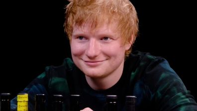 Ed Sheeran nella canzone Hot Ones su 9Now