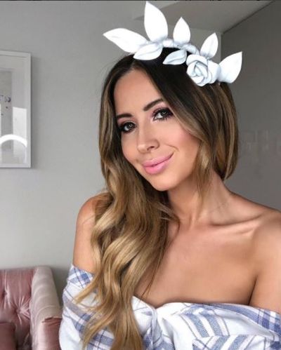 <p>Fashion blogger Jasmin Howell wore her hair long and loose. The finishing touch - the perfect headpiece.</p>
<p>Howell, wearing Elliatt</p>