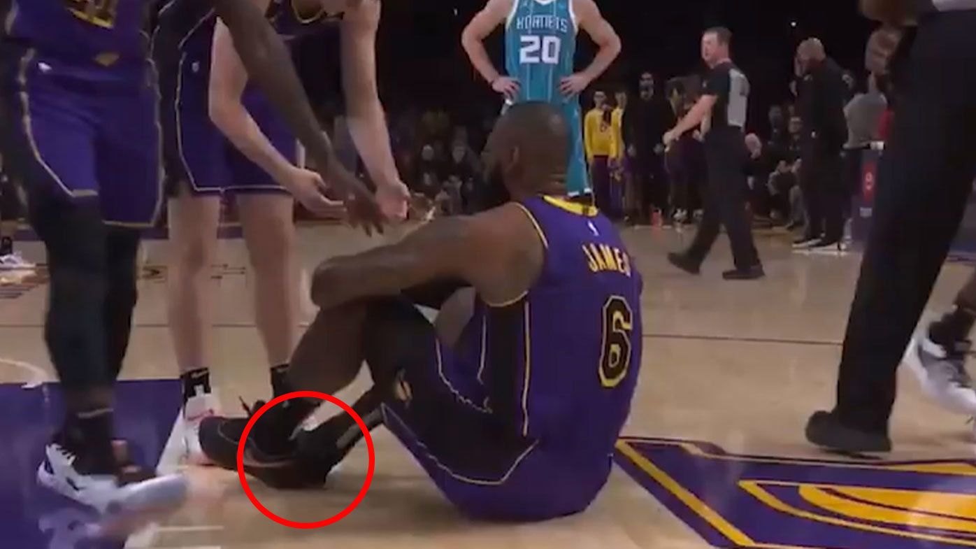 LeBron James' game-tying attempt ruined as sneaker slides off foot during final drive