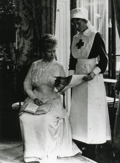 Queen Mary with her daughter Princess Mary during the First World War.