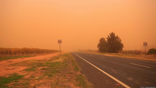 Mildura has been bathed in orange dust after the storm moved through. (Supplied, Steven Bloomfield)