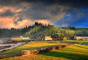 Which town is the original European settlement and current capital of Norfolk Island?