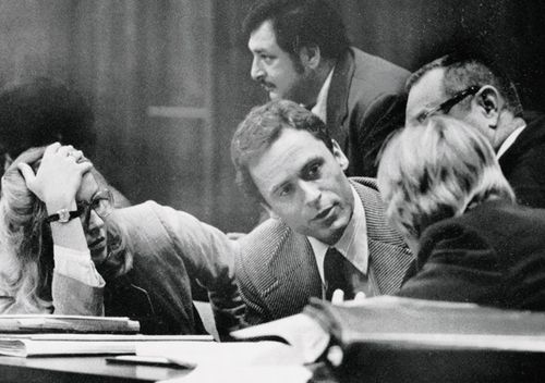 Theodore Bundy confers with his defence attorneys on the opening day of his murder trial.