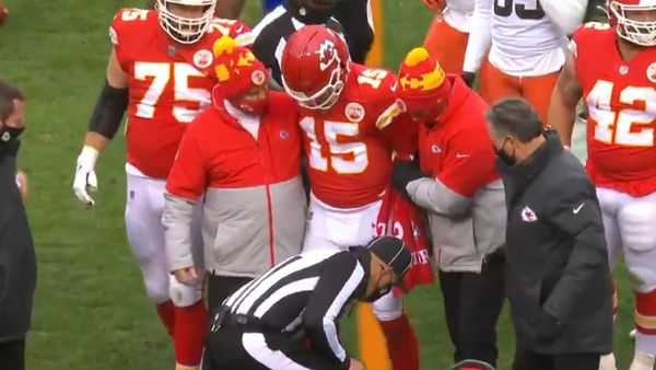 Cleveland Browns 17-22 Kansas City Chiefs: Patrick Mahomes suffers  concussion as Chiefs hold on to reach AFC Championship game, NFL News