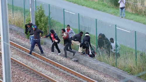 Around 1700 migrants attempt to break into Eurotunnel