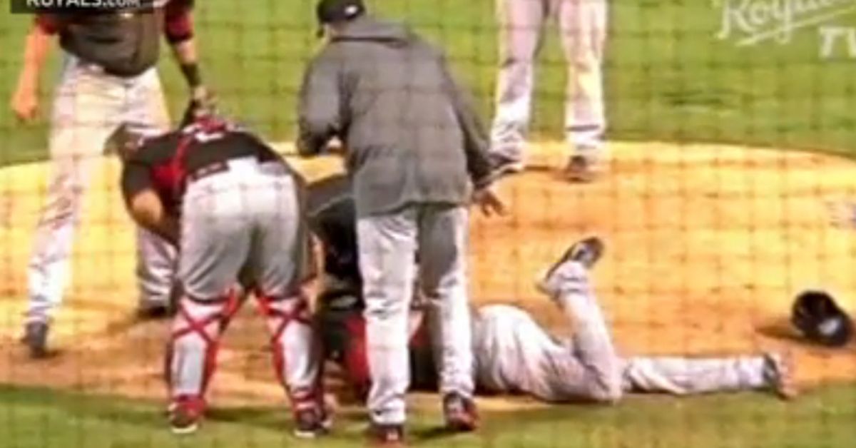 Reds' Aroldis Chapman hit in head by comebacker, suffers facial fractures -  Sports Illustrated