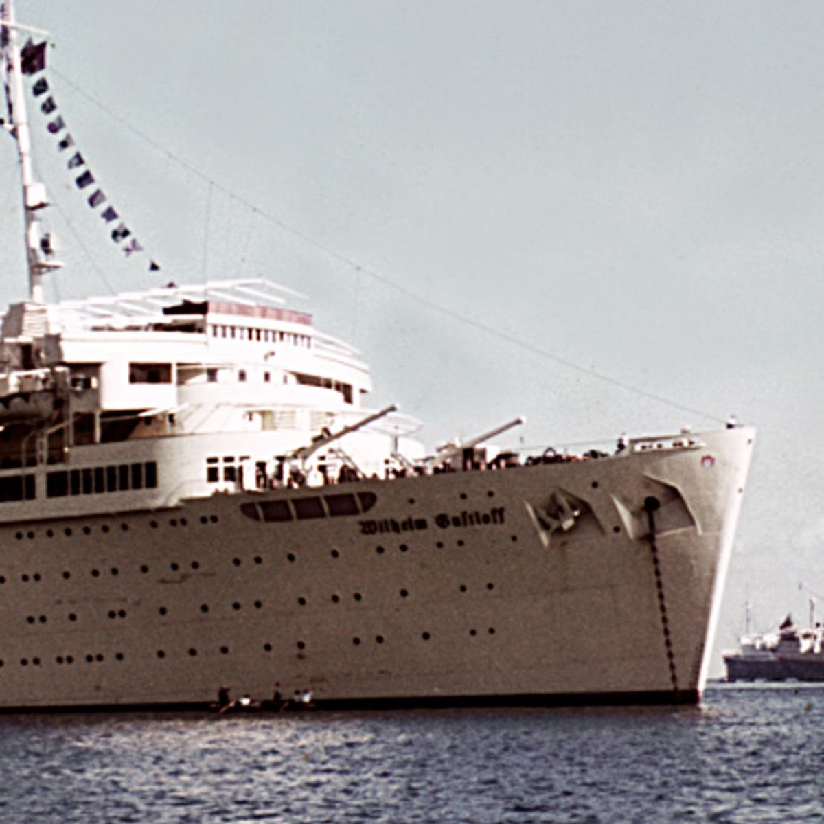 Football Player Owned A Yacht Bigger Than The Titanic 