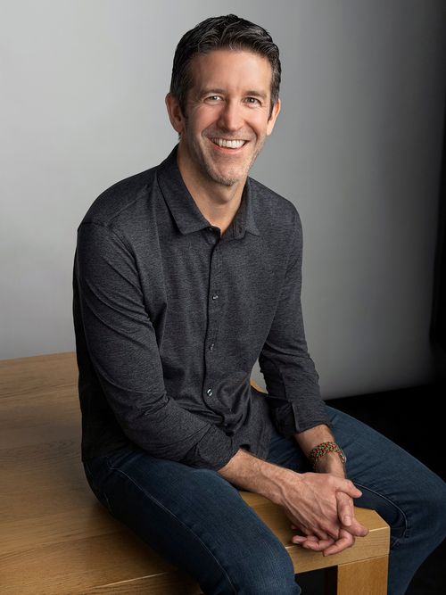 O chefe de engenharia da Apple, John Ternus, assumirá o cargo de novo CEO da Apple.