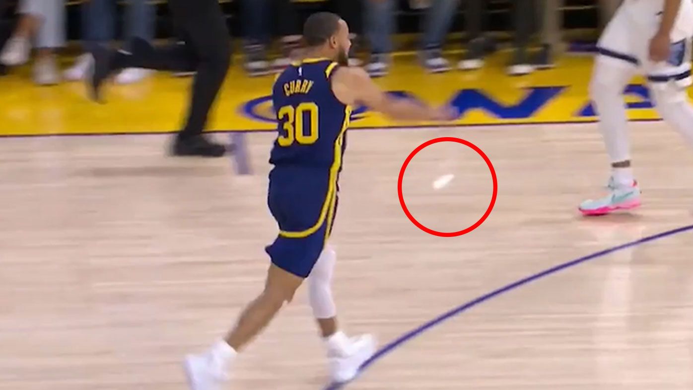 Stephen Curry erupts at teammate's bad shot, gets ejected for throwing mouthguard