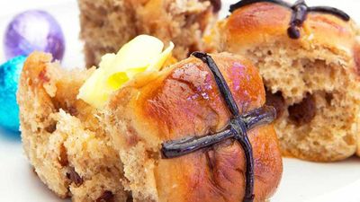 <a href="http://kitchen.nine.com.au/2016/05/17/23/13/mini-chocchip-hot-cross-buns" target="_top">Mini choc-chip hot cross buns</a>