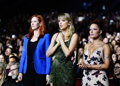 LOS ANGELES, CALIFORNIA - NOVEMBER 24: (L-R) Tree Paine, Taylor Swift, and Halsey attend the 2019 American Music Awards at Microsoft Theater on November 24, 2019 in Los Angeles, California. (Photo by Emma McIntyre/AMA2019/Getty Images for dcp)