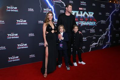 EGO - Chris Hemsworth posa com os irmãos em tapete vermelho - notícias de  Cinema