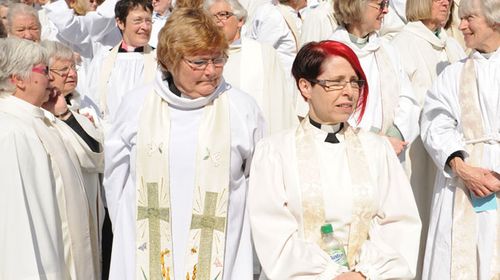 Church of England approves women bishops