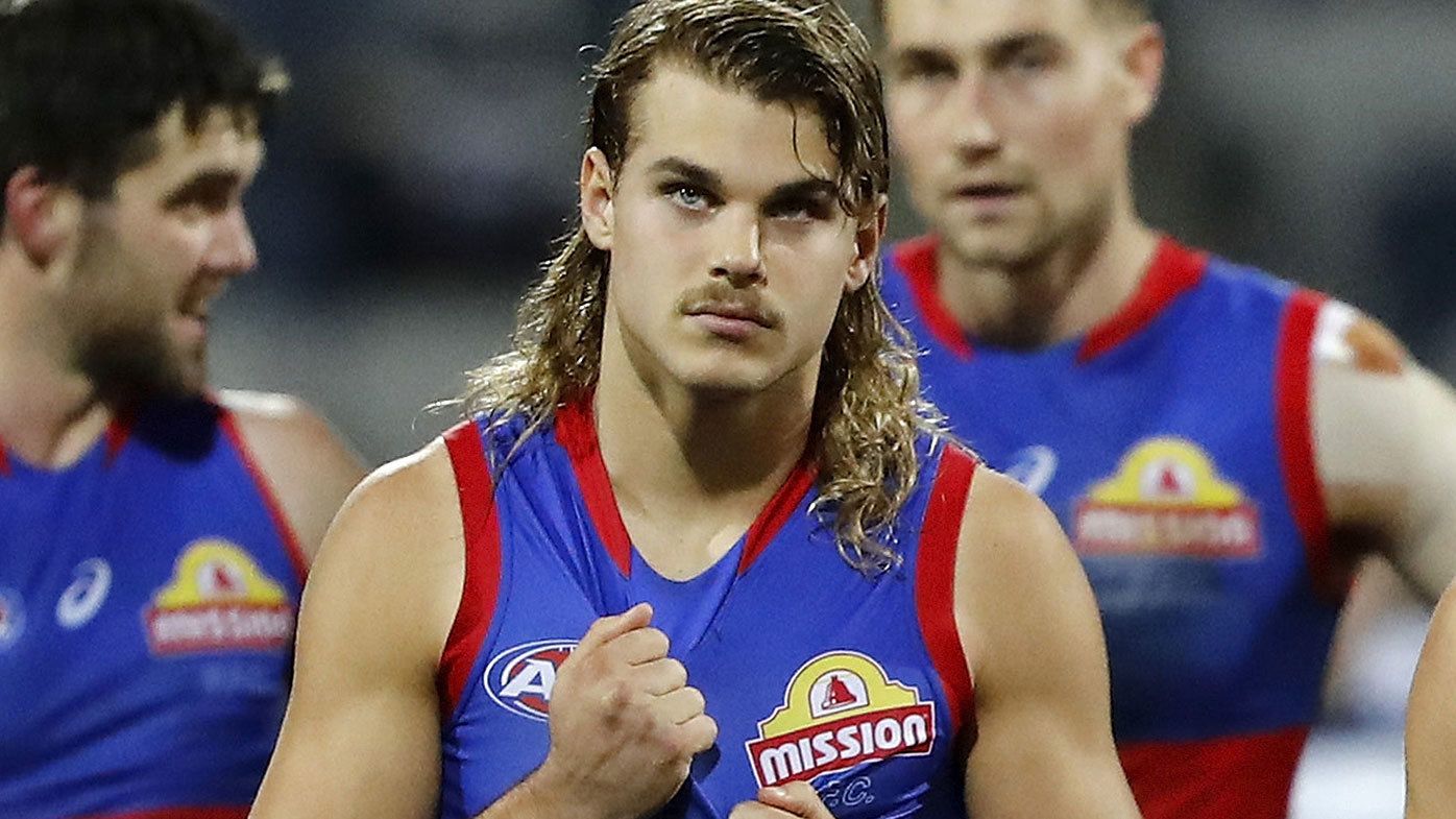 Police investigating Bulldogs midfielder Bailey Smith over alleged bar incident 