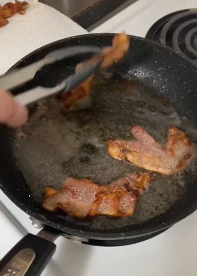 How to Clean Bacon Grease From Pans