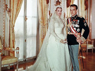 Grace marries Ranier and becomes Princess of Monaco, 1956