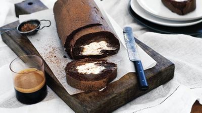 <strong>Chocolate rolled sponge with chestnut cream</strong>