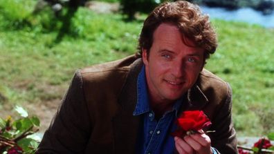 Aidan Quinn as Officer Gary Hullet in Practical Magic.