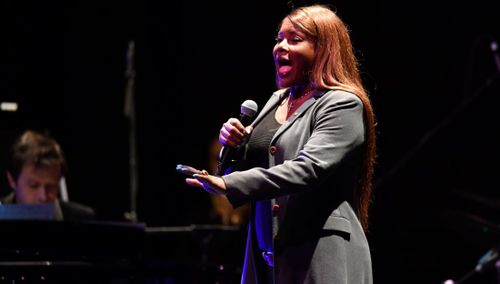 Marcia Hines sung to those in the audience. Image: AAP 