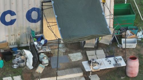 Nuove immagini del nascondiglio in campagna di Dezi Freeman danno una nuova visione della vita che il doppio assassino della polizia viveva in fuga.