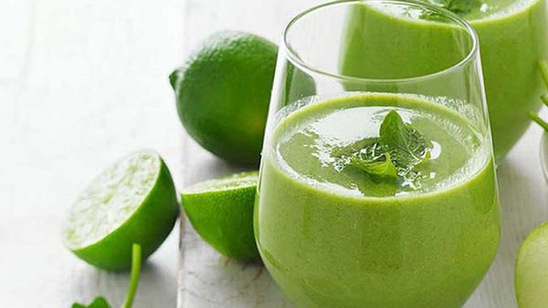Apple, spinach and mint smoothie