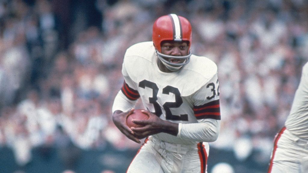 Jimmy Brown (32), running back for the Cleveland Browns, is shown