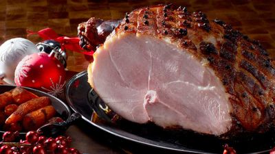 Click through for our <a href="http://kitchen.nine.com.au/2016/12/20/11/37/cheats-glazed-christmas-ham" target="_top">cheat's glazed ham</a> recipe