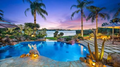 America Florida property real estate market mansion 
