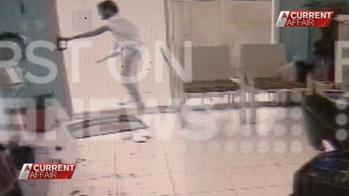 The man then forces his way into the salon. (9NEWS)