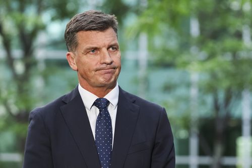 Il deputato Hume Angus Taylor durante una conferenza stampa al Parlamento di Canberra mercoledì 11 febbraio 2026. Fedpol Foto: Alex Ellinghausen