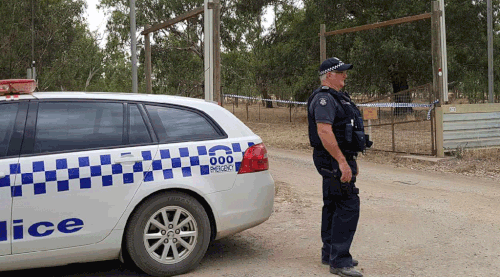 Police at the scene in Strathmerton yesterday. (9NEWS)