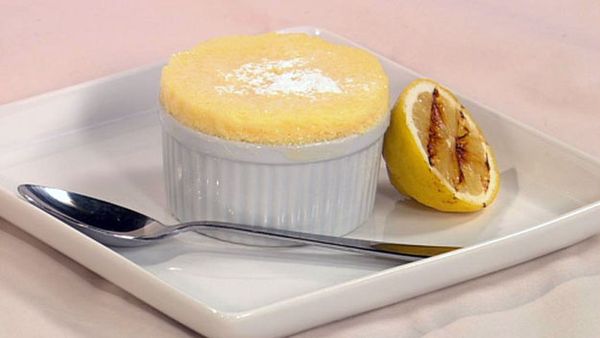 Low-fat lemon souffles