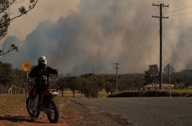 Smoke from bushfires in the Wallabi Point area fills the sky over Diamond Beach in 2019. Photo: Kate Geraghty/SMH